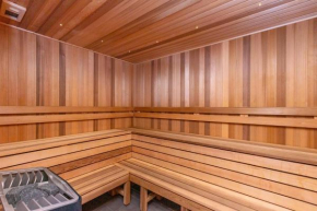Center 2-Bed with Gym, Sauna, Indoor Pool & Views